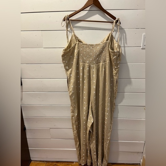 Beige Polka Dot Jumpsuit - Old Navy - NWT - Size 3X - Picture 7 of 8